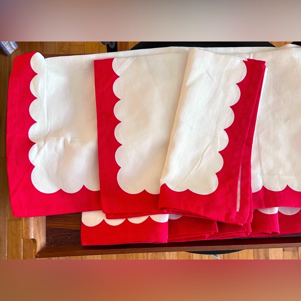 NWOT Kate Spade Scalloped napkins set of 8 deep red
